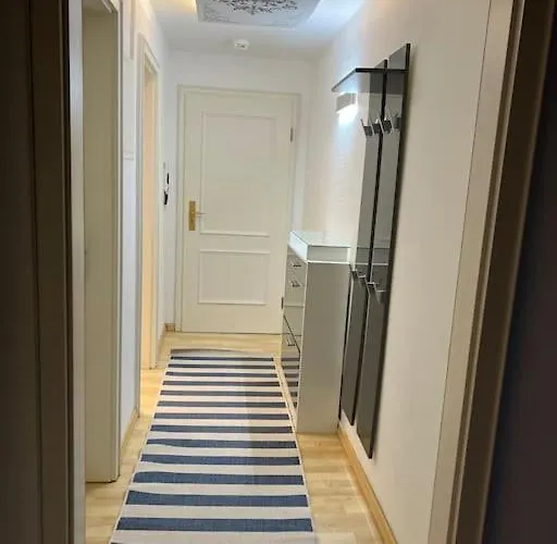 Dg Wohnung In Der Naehe Vom Schloss